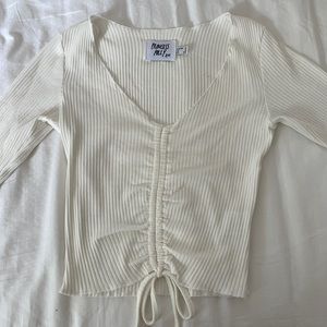 Adorable long sleeve cropped top!